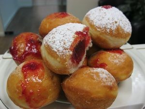 sufganiyot-300