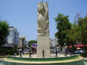 800px-STRUMA_memorial_in_Holon