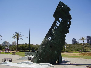 800px-STRUMA_monument_in_Ashdod