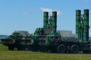 S-300 anti-aircraft missile system (photo credit: EllsworthSK - CC Wikimedia Commons)