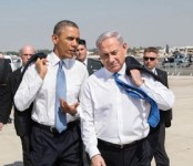 Barack Obama talks with Benjamin Netanyahu at Ben Gurion Airport (Official White House Photo by Pete Souza)