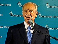 Shimon Peres Honors Former U.S Presidents