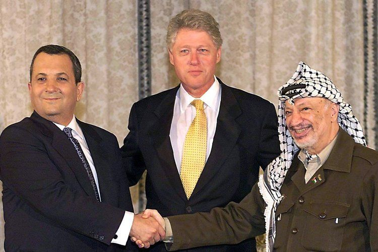 Barak, Clinton, and Arafat during peace negotiations. (Photo credit: PD-USGOV)