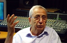 Prof. Ben Arieh in IsraCast Studios (©IsraCast) 